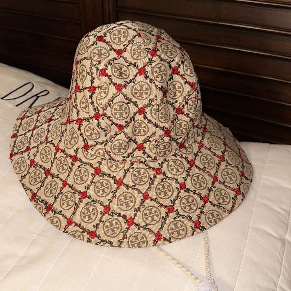 Tory Burch OS Beige Tan Red Monogram Embroidered Climbing Rose Bucket Hat - Picture 6 of 11